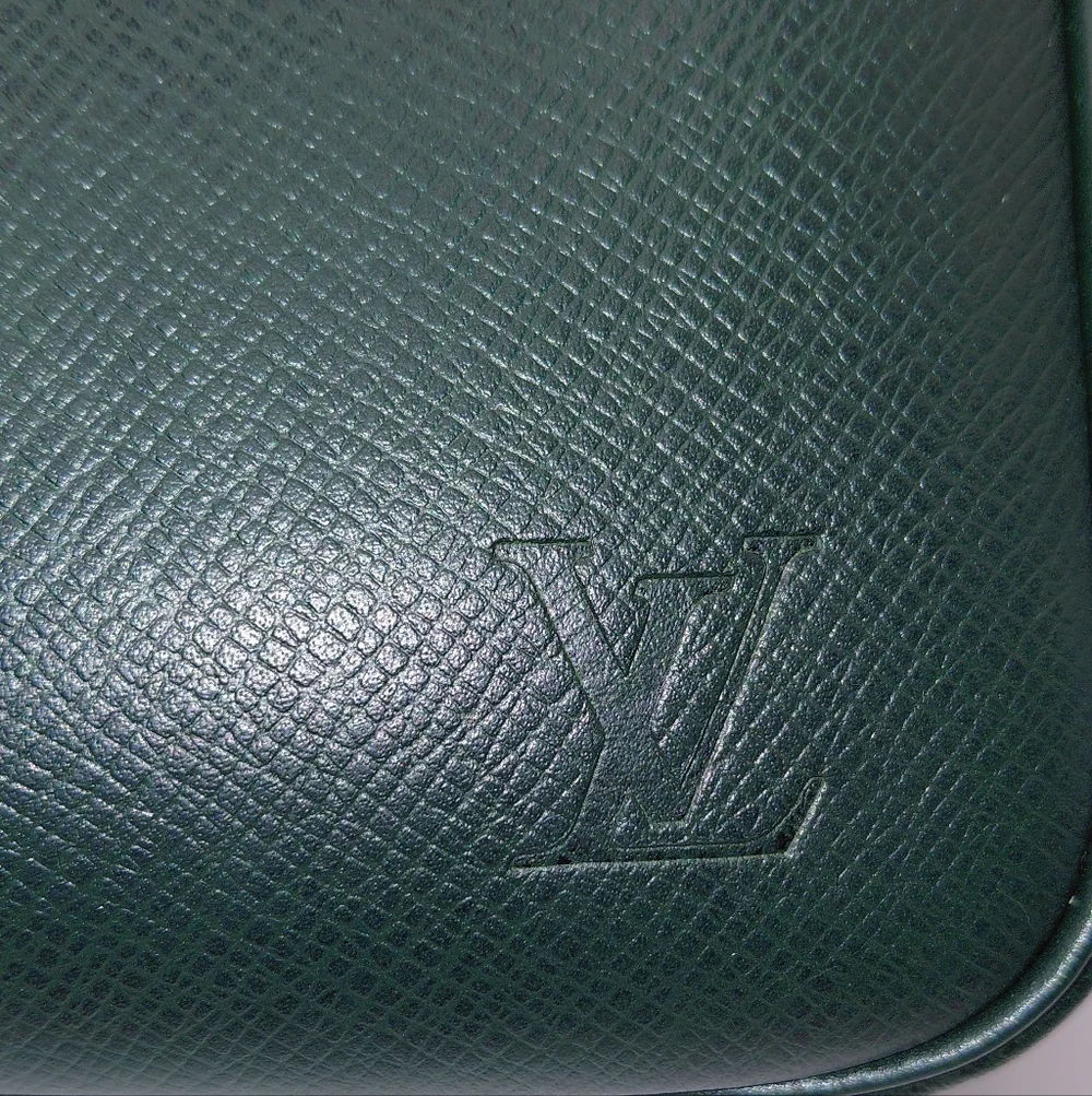 Louis Vuitton Dark Green Taiga Leather GM Trousse Toilette Pouch Bag Clutch Vtg